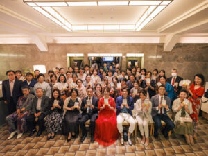 出版記念パーティー集合写真